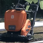 Előre haladó lapvibrátorok